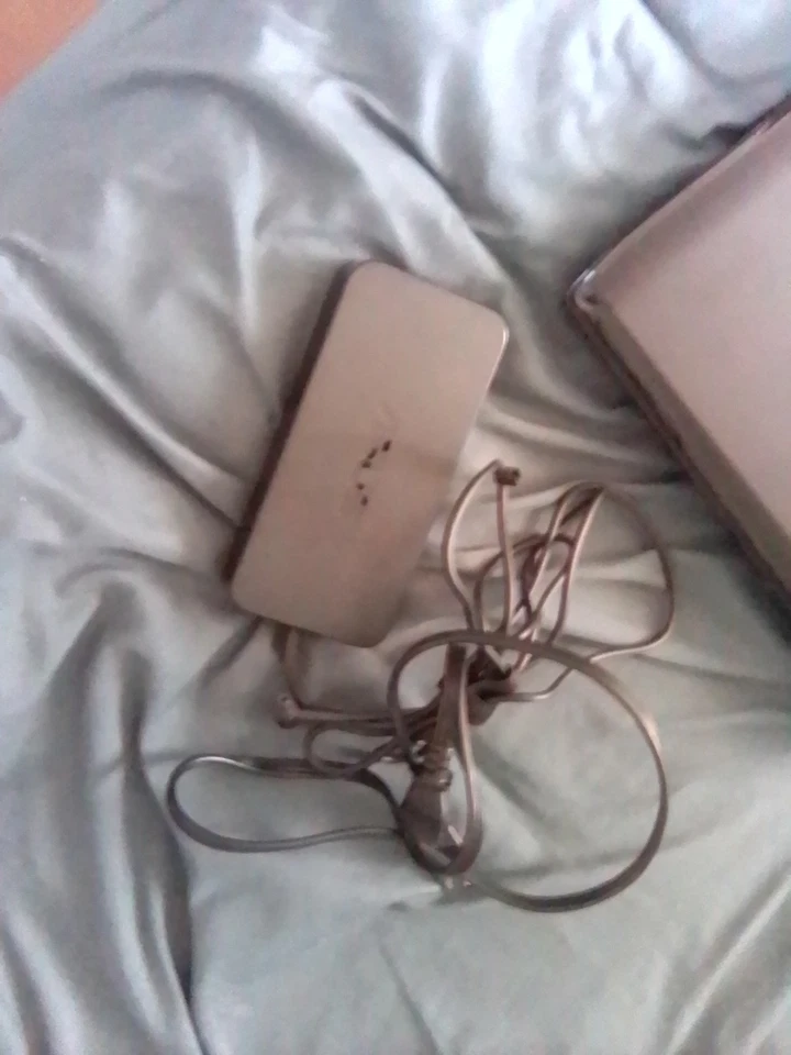 ASUS RoG G72GX Gaming Laptop, Intel Core 2 Duo, 6 GB RAM, No HDD, FOR PARTS - Image 2 of 4