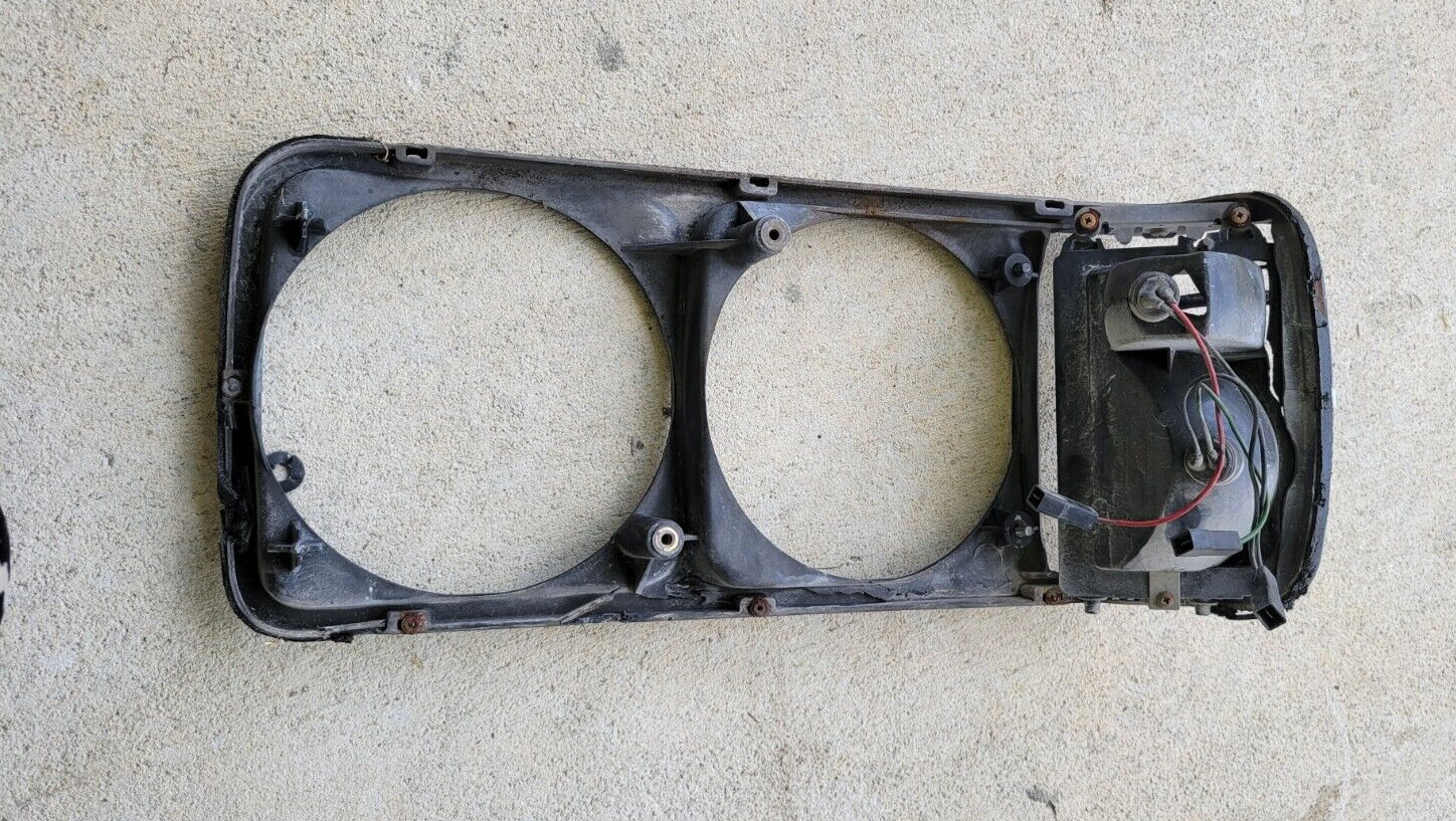 OEM HEADLIGHT TRIM SURROUND PART WITH CHROME TRIM Left , BENTLEY TURBO R