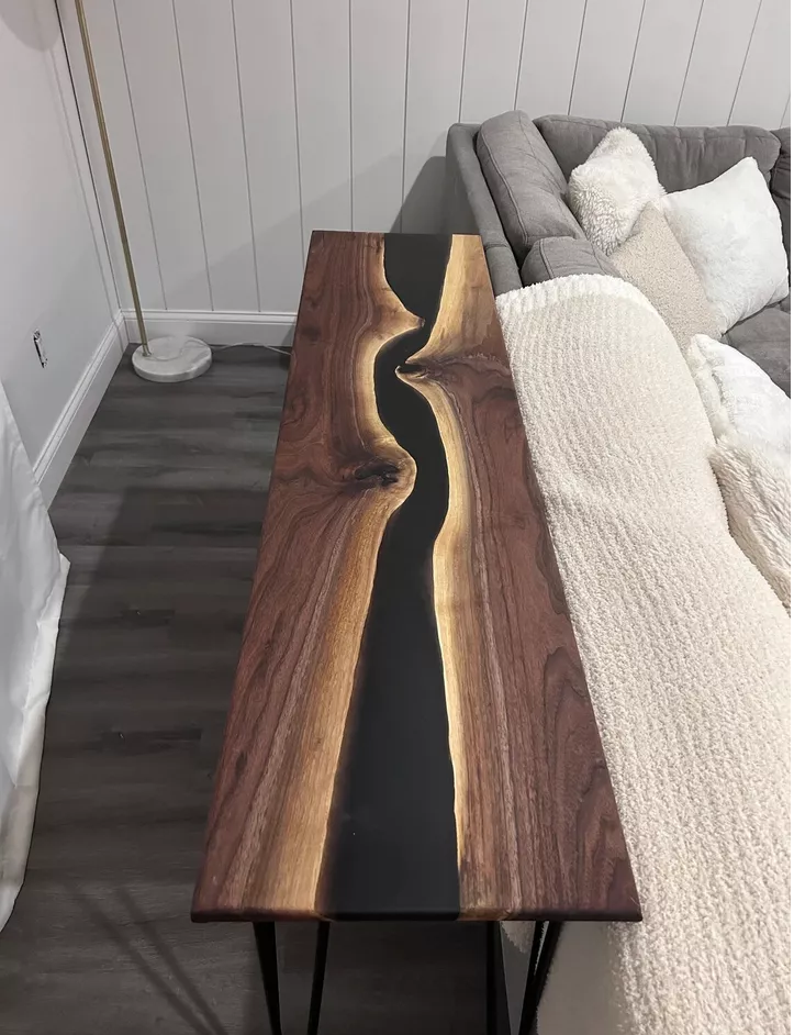 Mesa auxiliar de resina epoxi negra hecha a pedido mesa de centro de balcón de madera