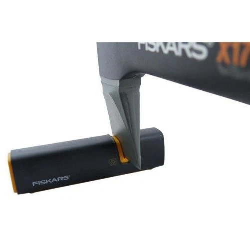 Fiskars Splitting Chopping Axe Anti Shock Soft Grip Sharpener X5 X7 X11 X17 X21 - Image 4 of 4