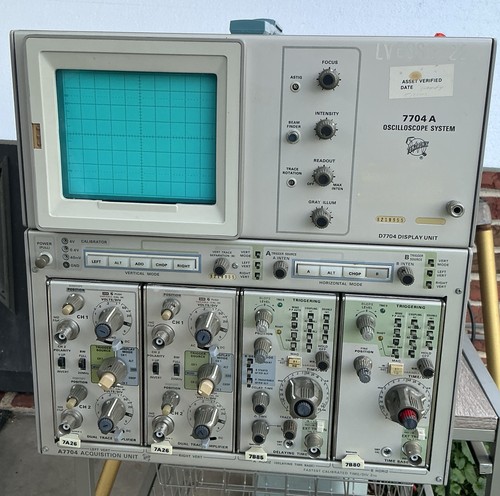 Tektronix 7704A Oscilloscope with 7A26, 7A26, 7B85, 7B80 Modules