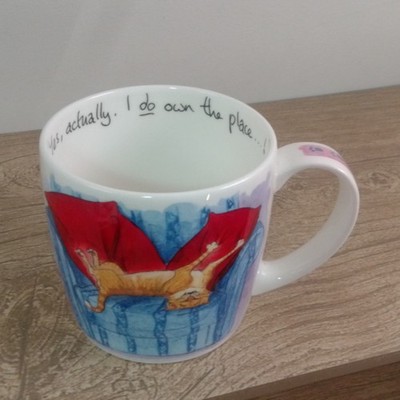Hudson Middleton Tasse Katze auf Sofa Hunde auf Boden Alison Lingley Katze besitzt den Platz