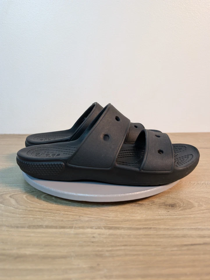 Sandalias clásicas Iconic Crocs negras cómodas talla 7 para mujer dos correas de goma Foto 4 de 4