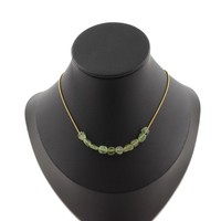 Mineralien Und Edelsteine. Halskette Mit 10 GrüNen Apatit-Perlen Aus Madagaskar