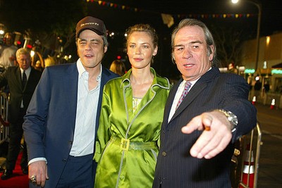 Benicio Del Toro Connie Nielsen Tommy Lee Jones pose premiere Hun- 2003 Photo 2