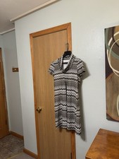 Dressbarn Size 8 w/Chevron Print Cap Sleeve Cowlneck Knee-Length Shift Dress