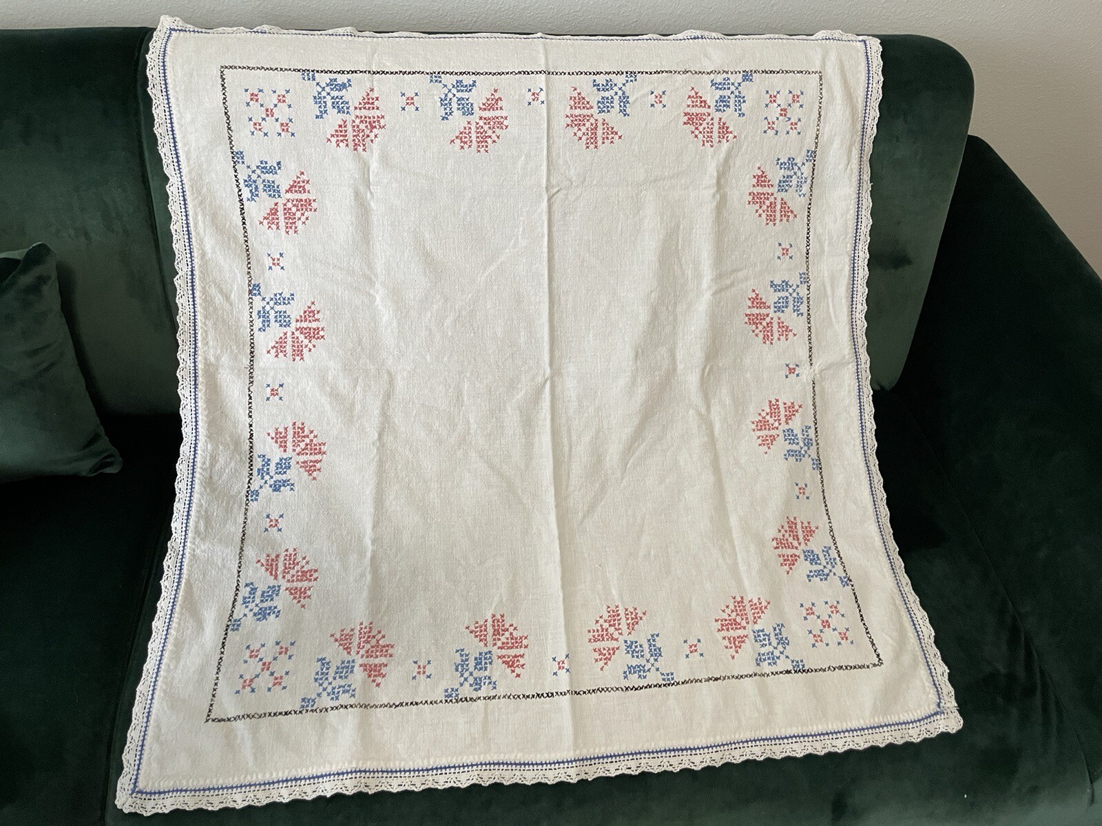 Lot Of Vintage Tablecloths Lot Of 4, Apron, Tablecloth Holder, And