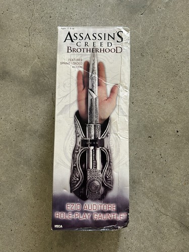 Neca Assassin's Creed Brotherhood Ezio Auditore Role-Play Gauntlet
