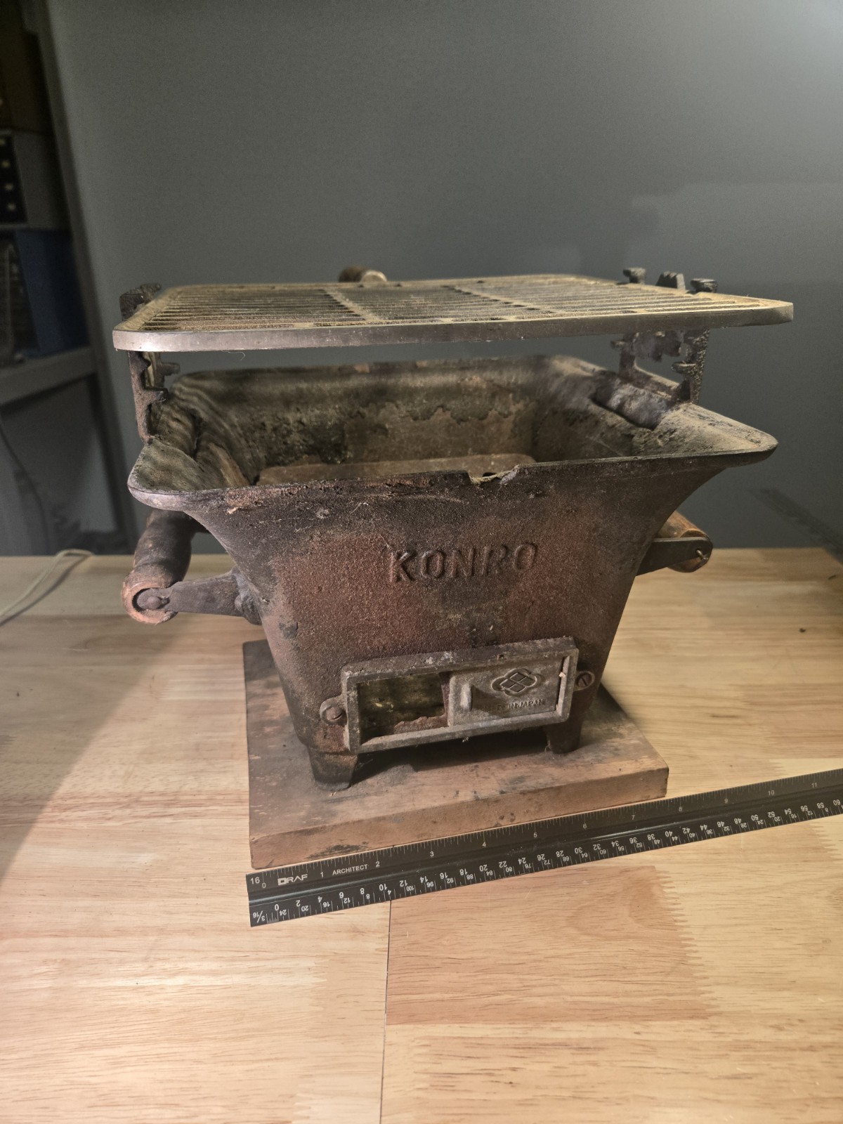 Vintage Konro Tabletop Hibachi Grill Cast Iron  Rare Model 11x15x10"