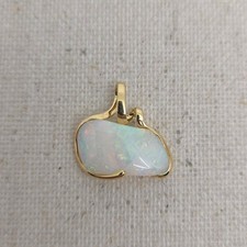 18k Gold Australian Opal Pendant: Free Form Coober Pedy Opal, 18.1mm x 18.4mm