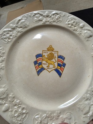 Dieu Et Mon Droit Collectable Plate Lion Shield Bundles For Britain, Inc. 