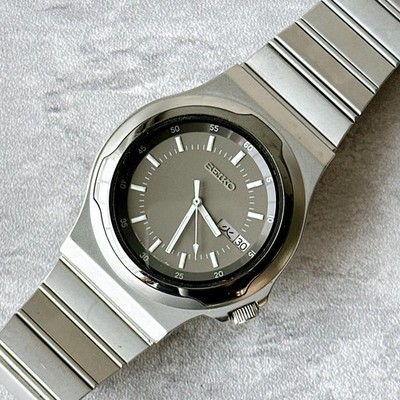Seiko Quartz Men Analog Wristwatch Silver Japan