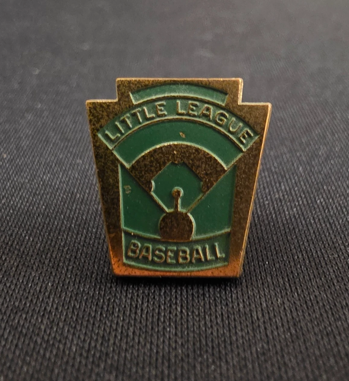 Lot Of 16 vintage Little League Baseball Pin Pins green and gold tone - thumbnail 3