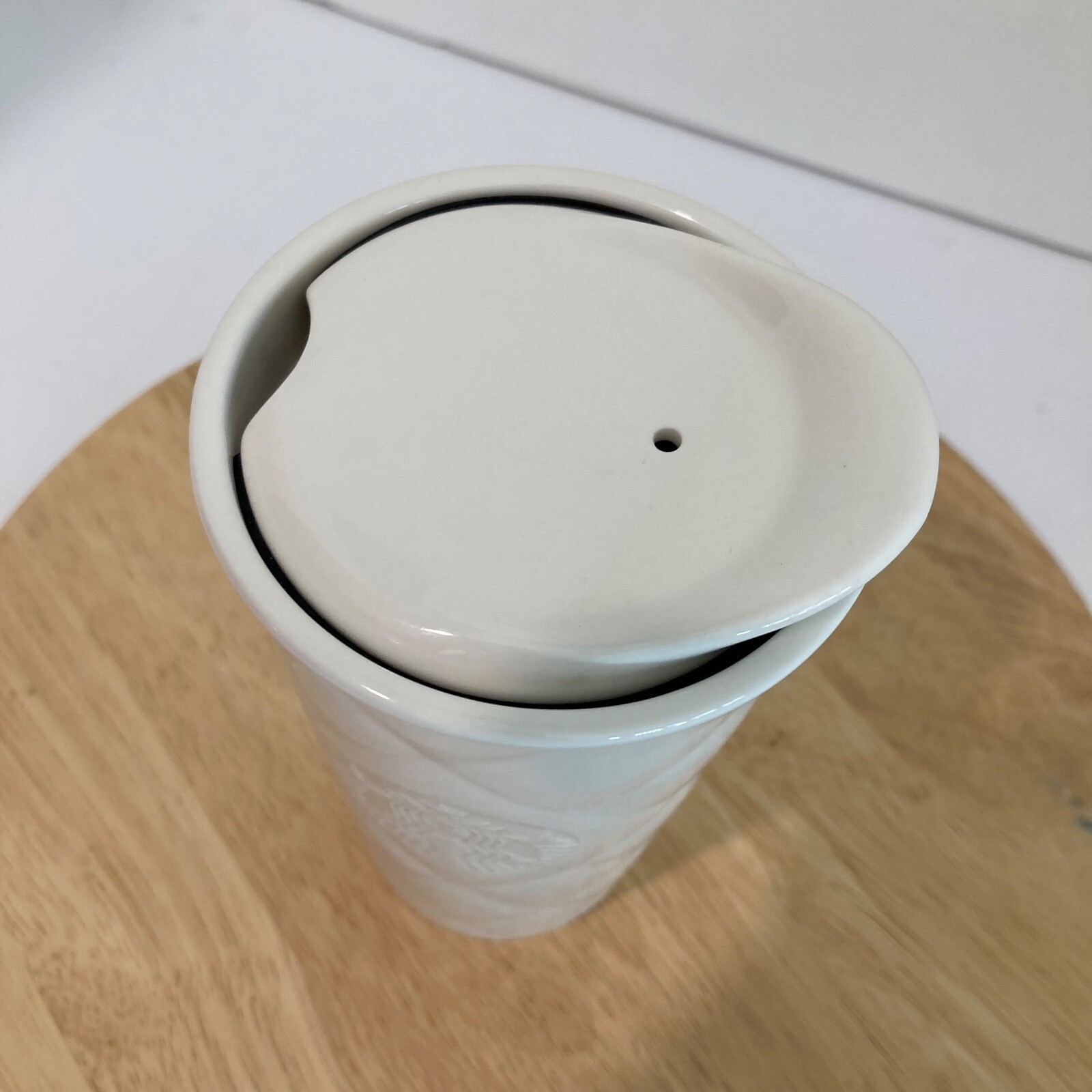 Starbucks 2012 White Quilted Ceramic Coffee Travel Mug Tumbler 12oz eBay