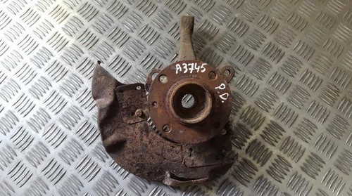 Volkswagen Passat 1991 Steering knuckle - front right side used, G #397672-13