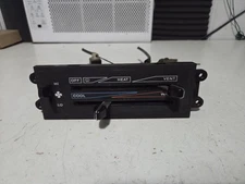 1987 - 1995 Jeep Wrangler YJ A/C Heater Climate Control Unit P: 55036371 OEM