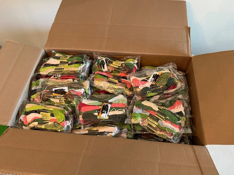 Over 2000 new skeins of embroidery floss in 2 different groups of colors - Image 2 of 4