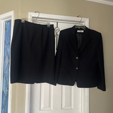 TAHARI Arthur S. Levine Women Two Piece Jacket and Skirt Size 10-12 Black
