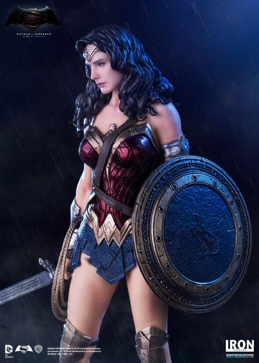 Iron Studios Wonder Woman Statue Figure Diana Batman Vs