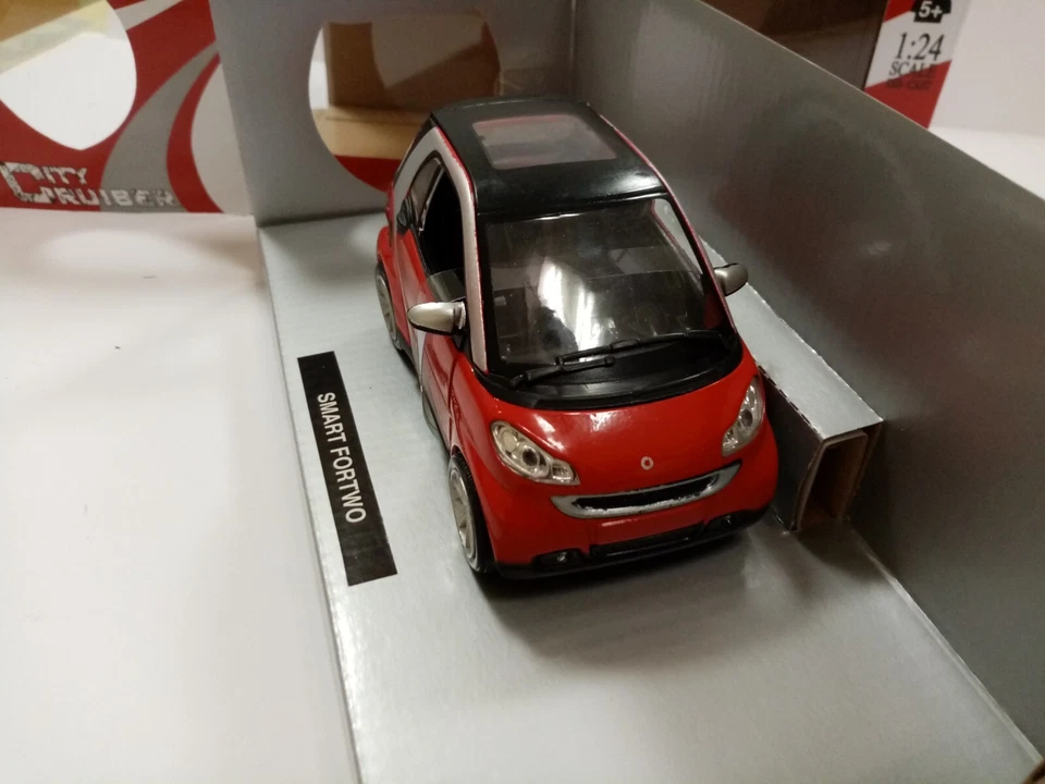 smart ForTwo  rosso modellino NewRay 1/24 - Immagine 3 di 4