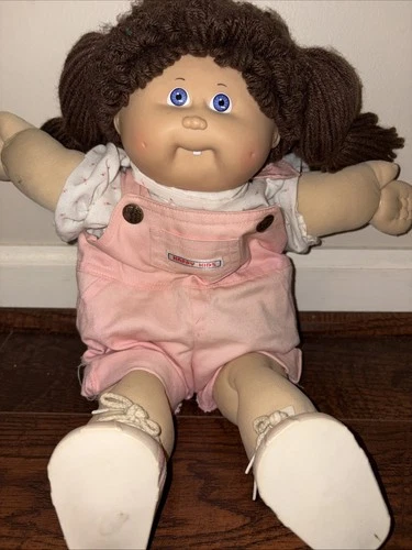 1983 Cabbage Patch kids Brown hair Blue eyes Tooth With Outfit