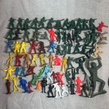 Vintage Toy Soldiers Lot Of 76 Cowboy Army Ninja Indian Astronaut Green