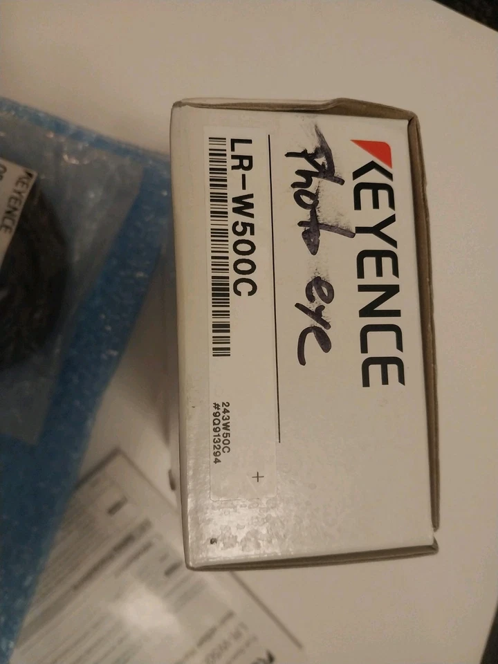 SENSOR AND CABLE BUNDLE Keyence LR-W500C Laser Sensor & Cable Combo - Image 2 of 4