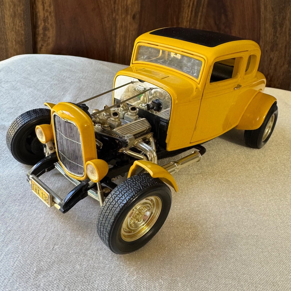 '32 Ford Deuce Coupe アメリカングラフィティ ミニカー 1932 Ford Deuce Coupe, Yellow (American Graffiti) 1:18
