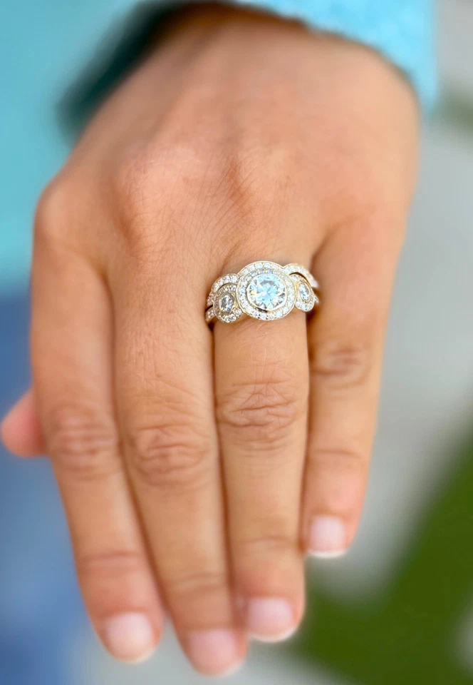 Anel de noivado de diamante corte redondo moldura halo certificado IGI ouro amarelo 14K 2,45 - Imagem 2 de 4