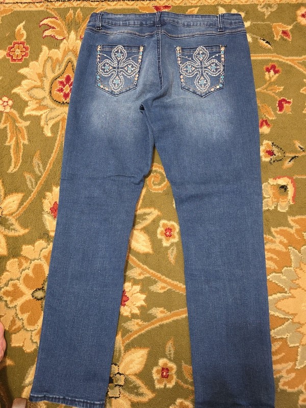 Ladies Sz 32x29 Embroidered And Sequined Pocket Straight Jeans