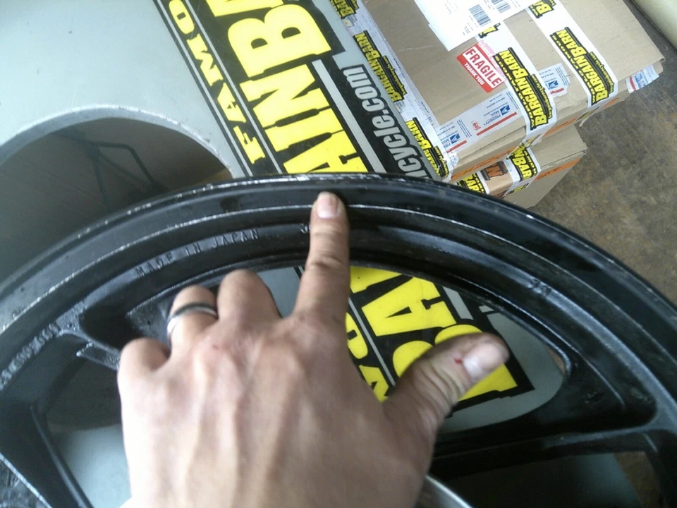 Llanta trasera original 18X 4,00 para Suzuki GSXR 1100 1986-88 Foto 2 de 4