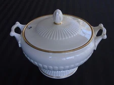 C-371 Lenox Ivory Victorian Covered Soup Tureen