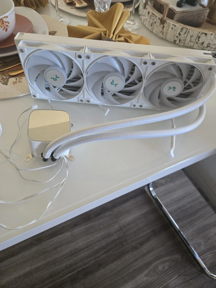 DeepCool LS720 Liquid CPU Cooler - White - Image 2 of 2