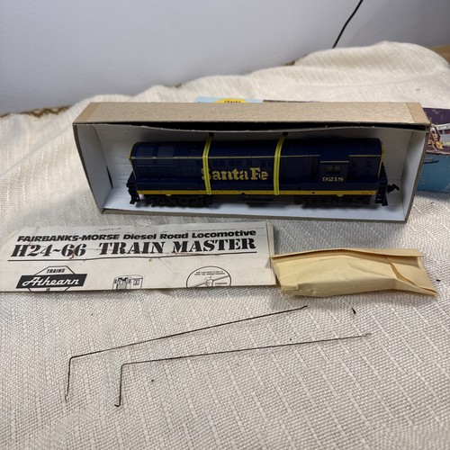 Locomotora diésel Athearn Santa Fe H24 66 Train Master escala HO 9218 pieza de caja | Condition: New: Other (See Details)