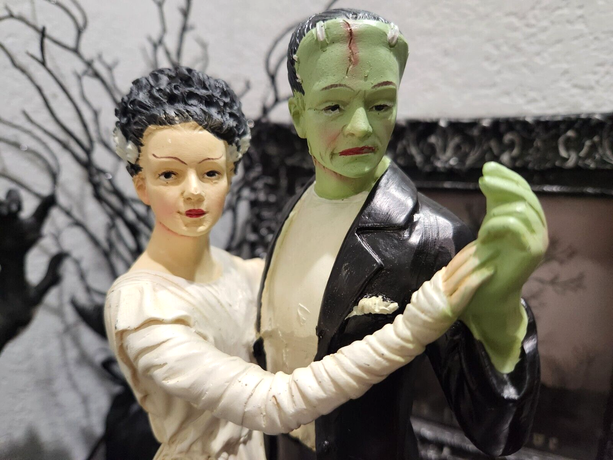 Frankenstein and Bride Dancing – Pretty Wicked Frankenstein and Bride Statue main image 2