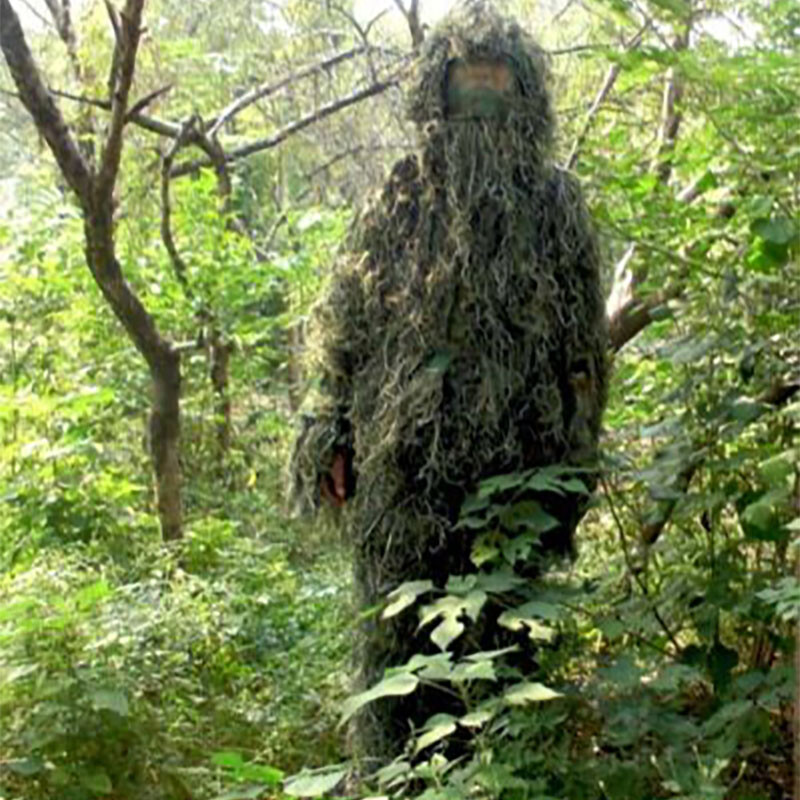 De Mens Met Baard Draagt Camouflagekleding, Donkere Binneandse