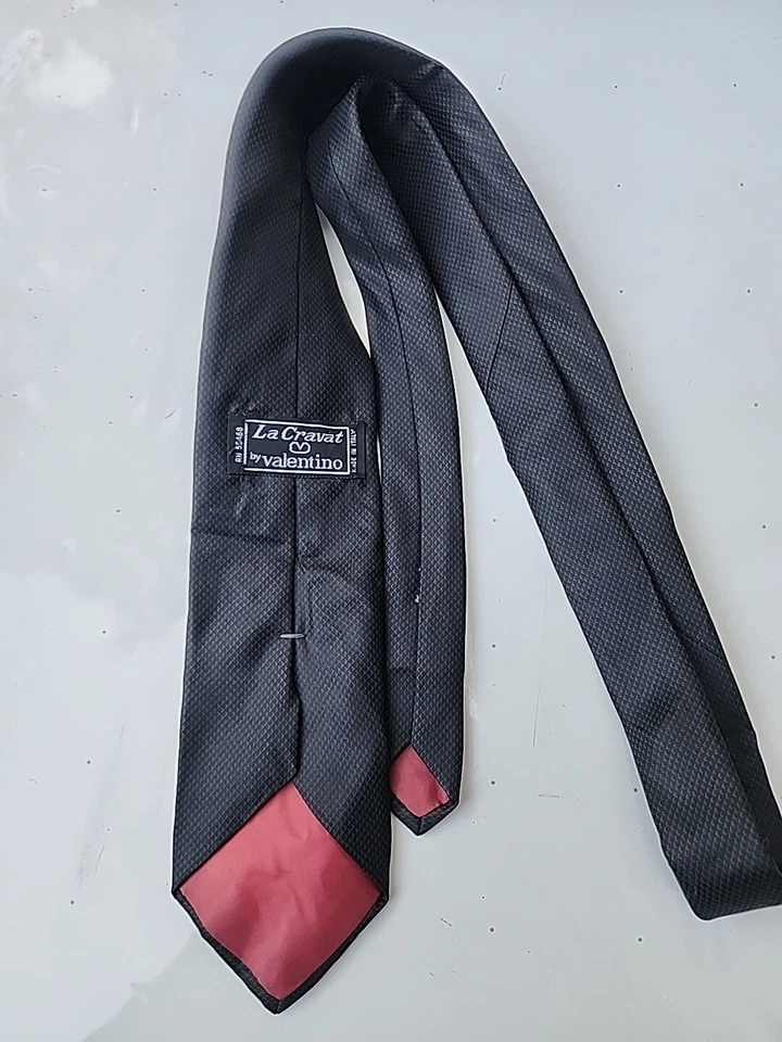 Corbata Valentino 100% Seda 3 1/4" X 57" Hecha en Italia. Foto 4 de 4