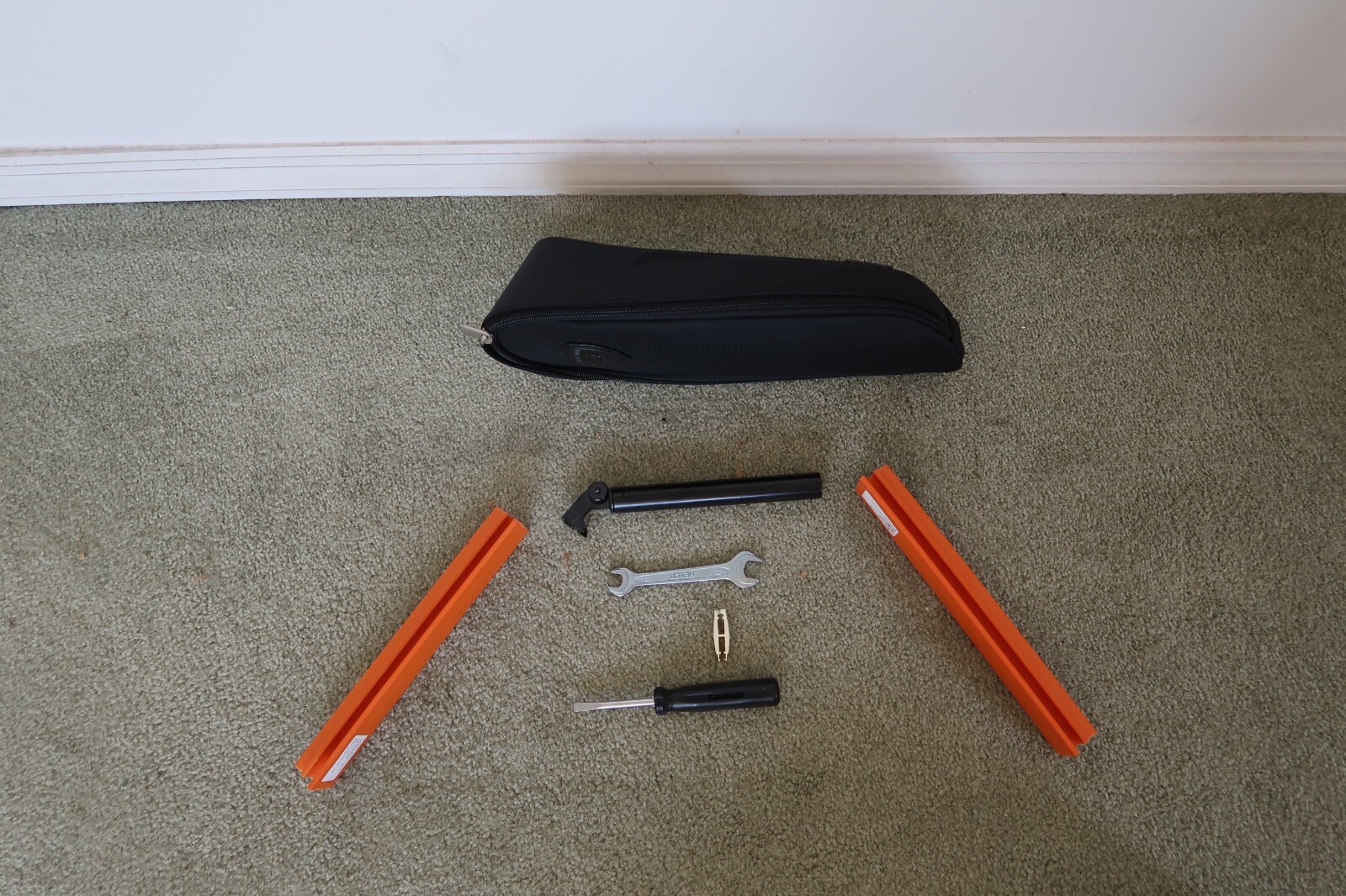 LAMBORGHINI GALLARDO SPYDER  OEM ORIGINAL TOOL KIT # 0R1400039