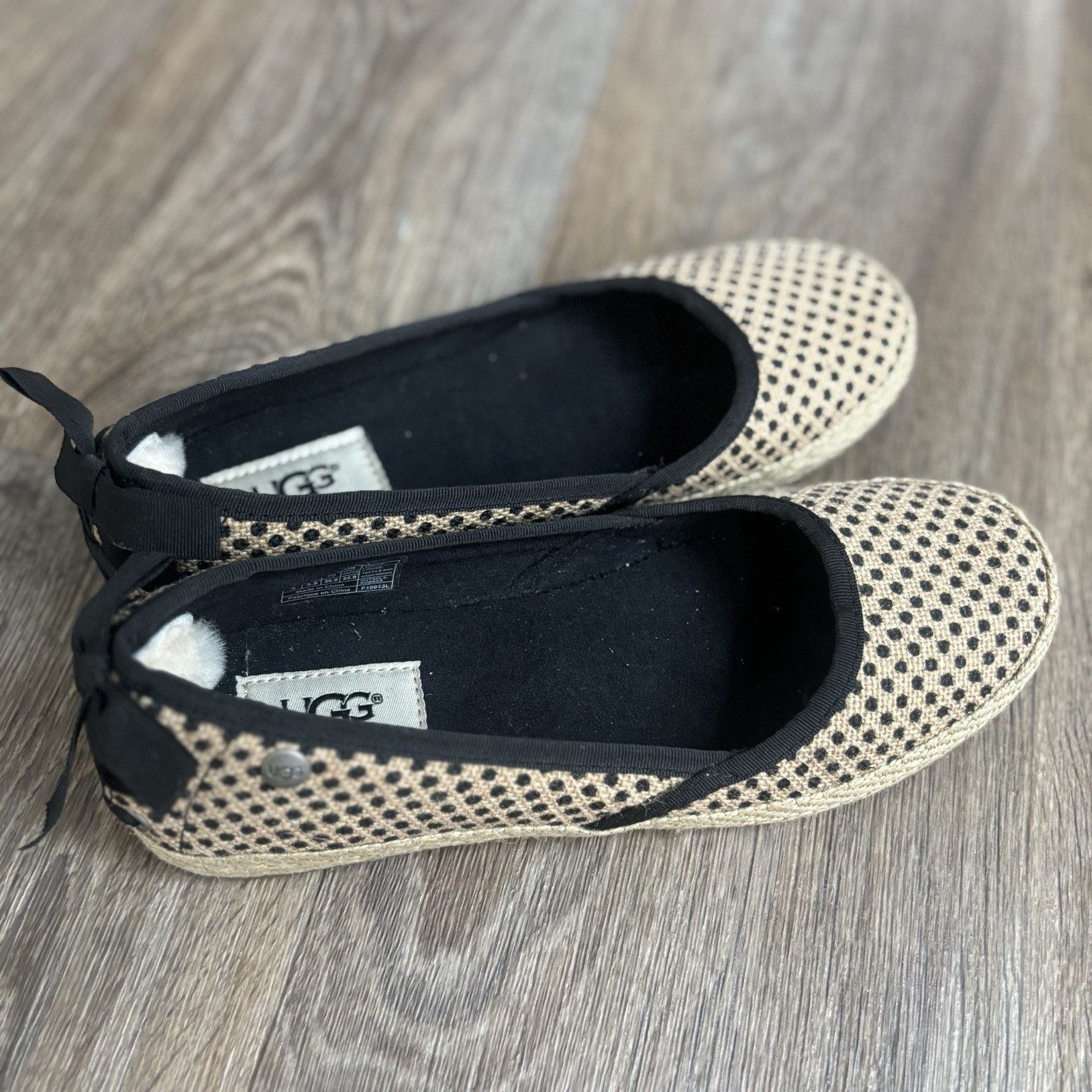 UGG Indah Women’s Flats – Black/Tan Burlap Polka Dot Bow Back Shoes Sz 5