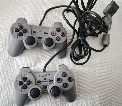 2 x Original PS1 Dualshock Controller - SCPH-1200 - Deutliche Gebrauchsspuren