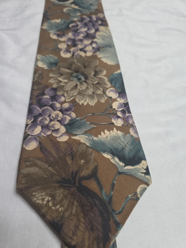 Vtg Halston III Necktie Tie Print 100%  ITALIAN Silk GRAPES FLOWERS LEAVES 