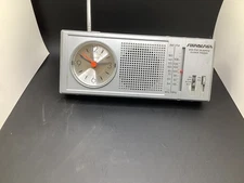 Soundesign  Model 31-74 AM/FM Portable Analog Quartz Clock Radio