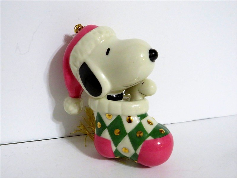 SNOOPY PEANUTS CHARLIE BROWN LENOX FINE CHINA CHRISTMAS ORNAMENT FIGURE 2003