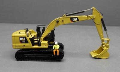 DieCast Masters 1:50 Scale Yellow CAT 323 Hydraulic Excavator