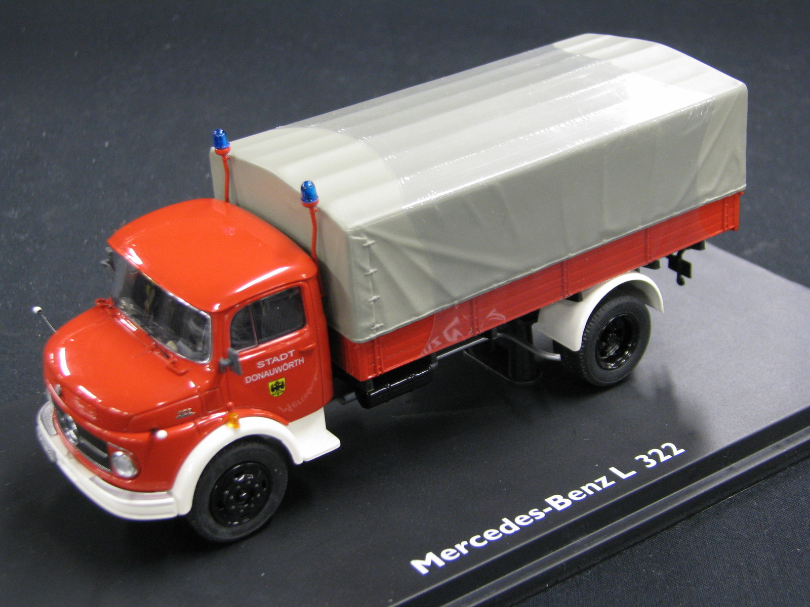Schuco Mercedes-Benz L322 1 43 Feuerwehr (JS) Schuco Mercedes-Benz L322 1 43 Feuerwehr (JS)