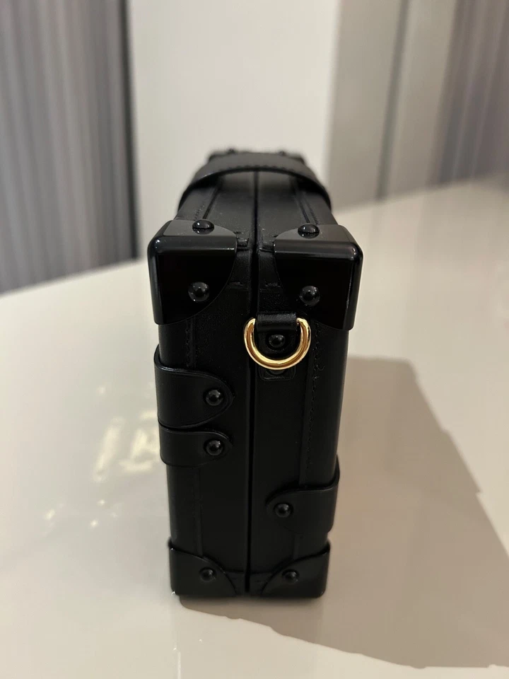 Louis Vuitton Petite Malle Paillette Edición Limitada - Pre-Loved Collector’s Pie Foto 4 de 4