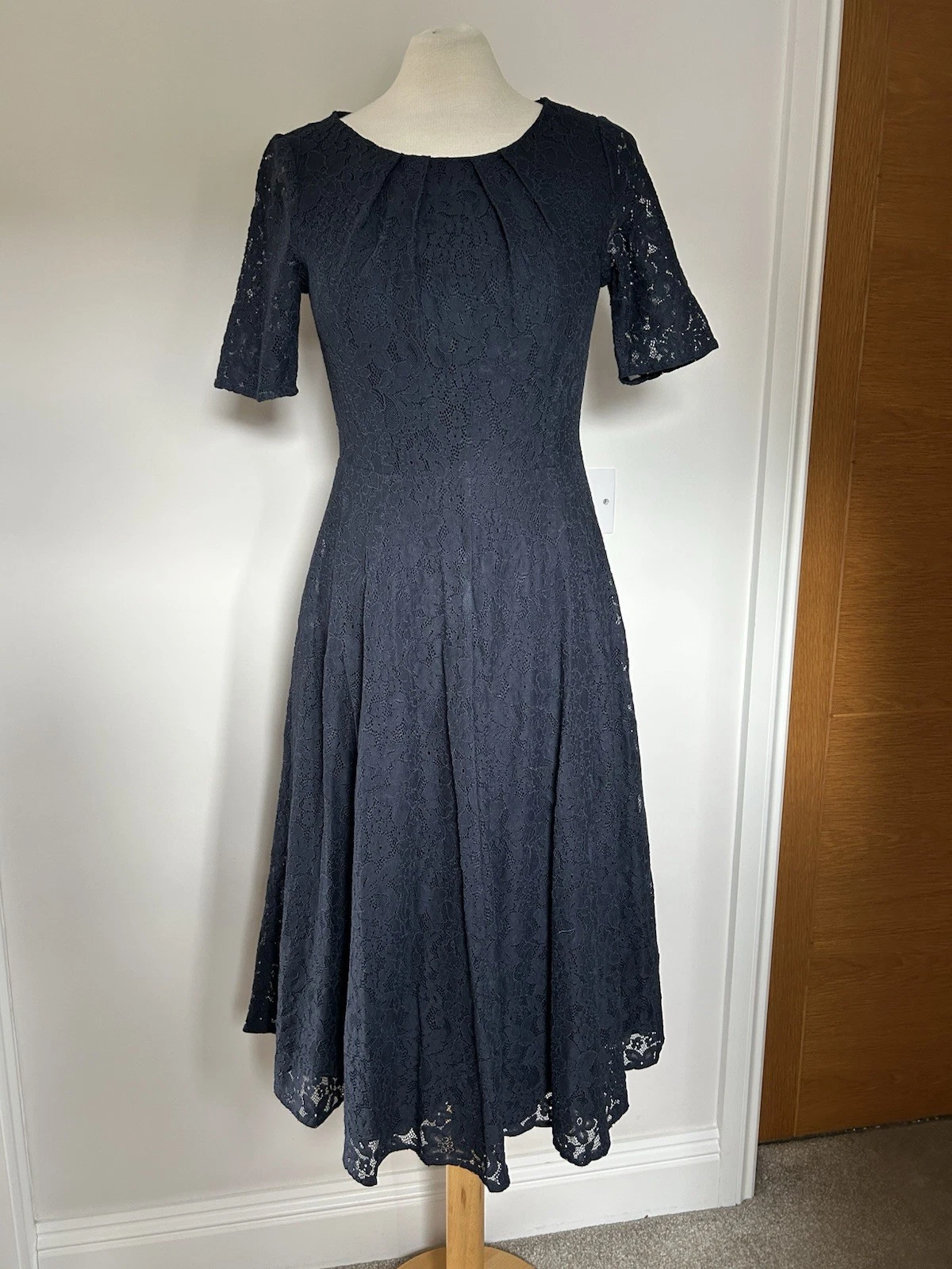 Abito L K Bennett Dr Celine Sloane blu floreale pizzo aderente e svasato UK 8