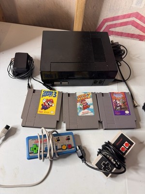 1985 Original NES Nintendo System Console BUNDLE Lot 2 Controllers  3 games