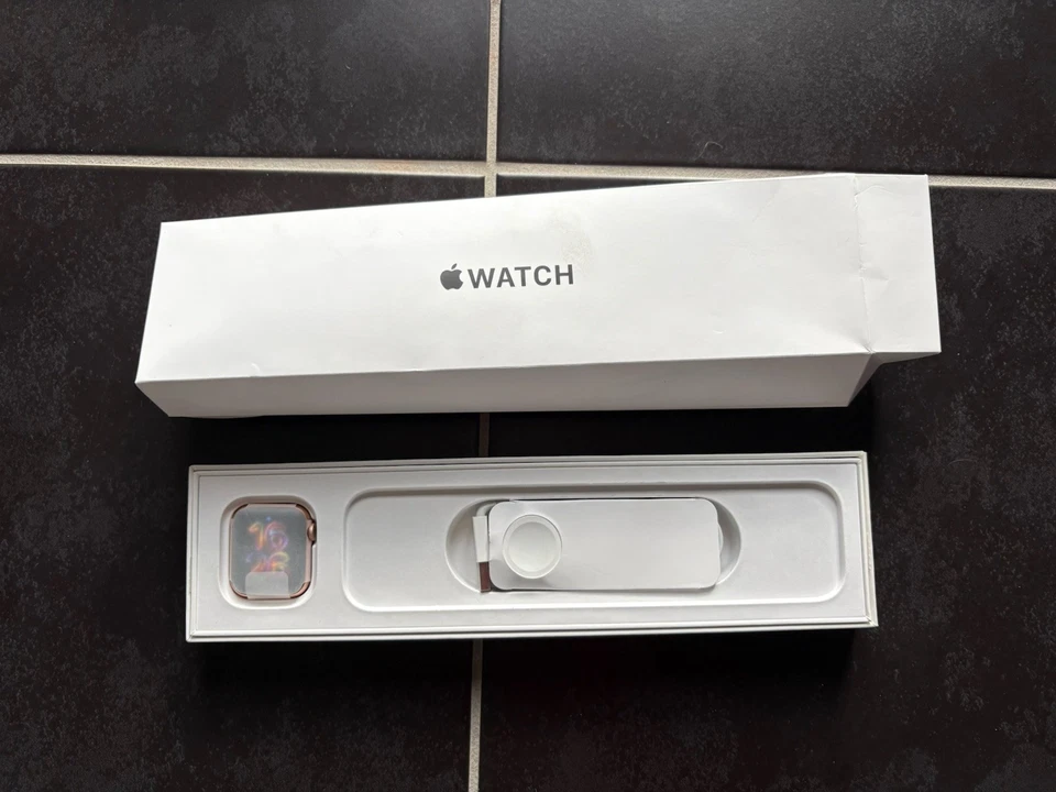 Series 1 Apple Watchstrap, photo 1 of 4