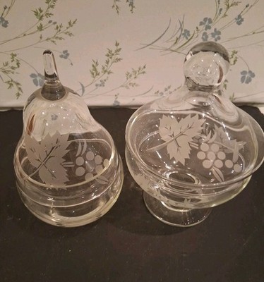 Gravierte Glas Bonboniere mit Deckel und Birnenform Schale beide einwandfreier Zustand